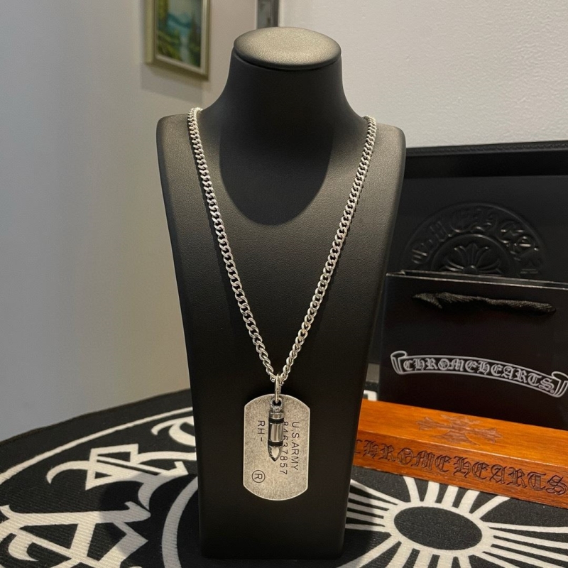 Ch*0me He**ts necklaces